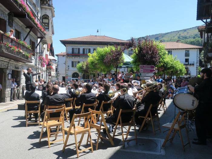 Udaberriko kontzertua emanen du Lesakako musika bandak igande eguerdian