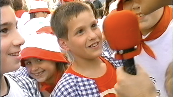 Doneztebeko bestak 2002an: bezperako txupinazoa eta egun nagusiko bandera dantza