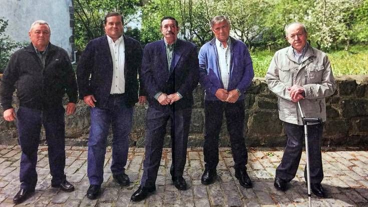 Leitzako Navarra Sumak ere taldeko argazkia atera du