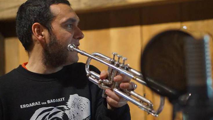 2020ko Euskaraldia kantaz mintzatu gara Jon Celestino musikariarekin