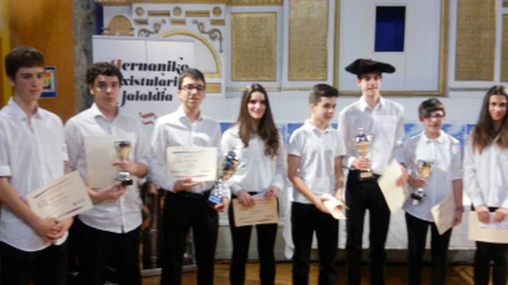 Leire Retegi leitzarra bigarren Hernaniko Txistulari Gazteen lehiaketan