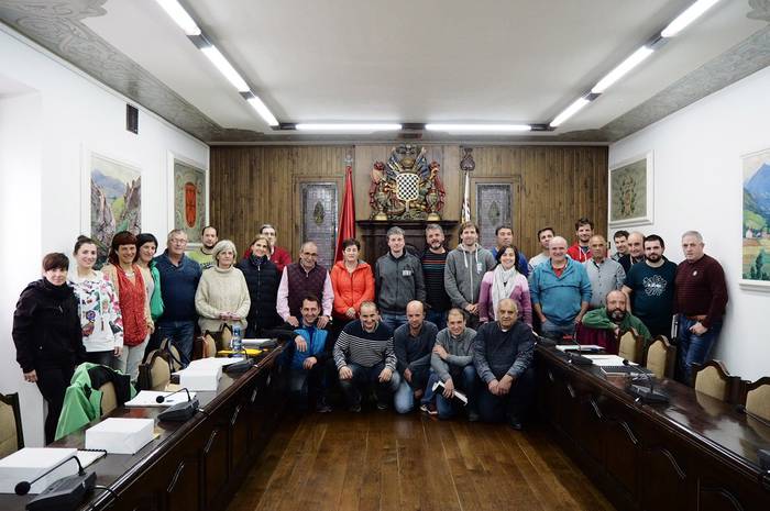 Datozen lau urteetarako junteroak eta mendi komisionatuak aurkezteko deialdia zabaldu du Baztango Udalak