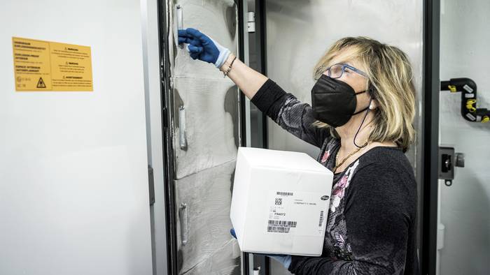 Asteazken honetan hasiko dira Donezteben haurrendako COVID txertoak jartzen