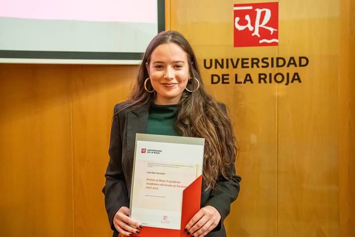 Leire Barriola Goñi gartzaindarra saritu du Errioxako Unibertsitateak bere espedienteagatik
