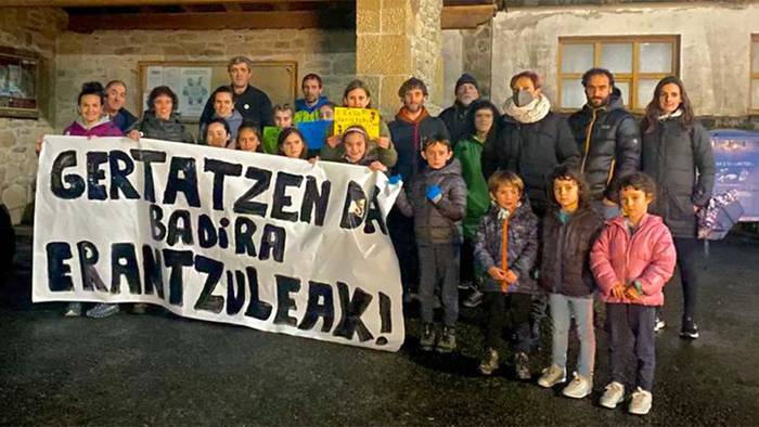 Areson ere indarkeria matxista salatzeko elkarretaratzea egin dute
