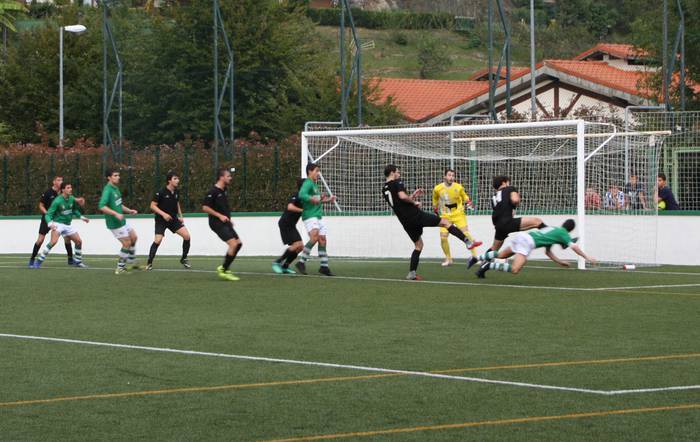 Gure Txokoa eta Doneztebeko futbol talde nagusiek etxeko lehen partida jokatuko dute