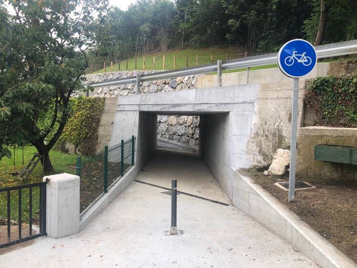 Lesaka Bidasoko Bide Berdearekin lotzen duen 813 metroko bidegorri zatia estreinatu dute