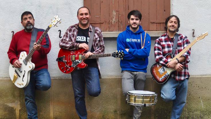 Mugaldekoak Band taldeko Mattin Arbelaitzekin