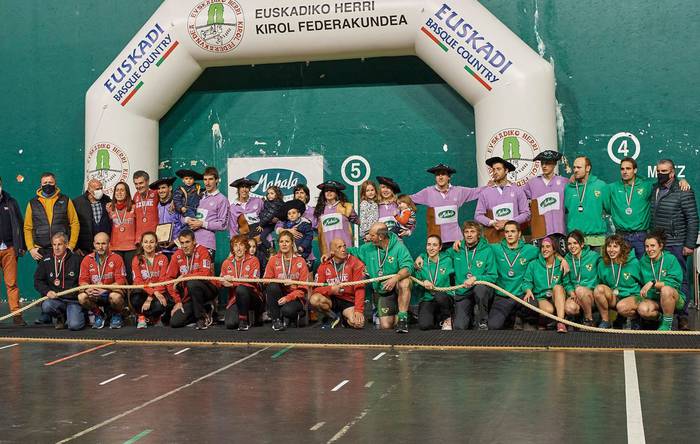Euskal Herriko sokatira txapelketa mistoan bigarren izan da Beti Gazte
