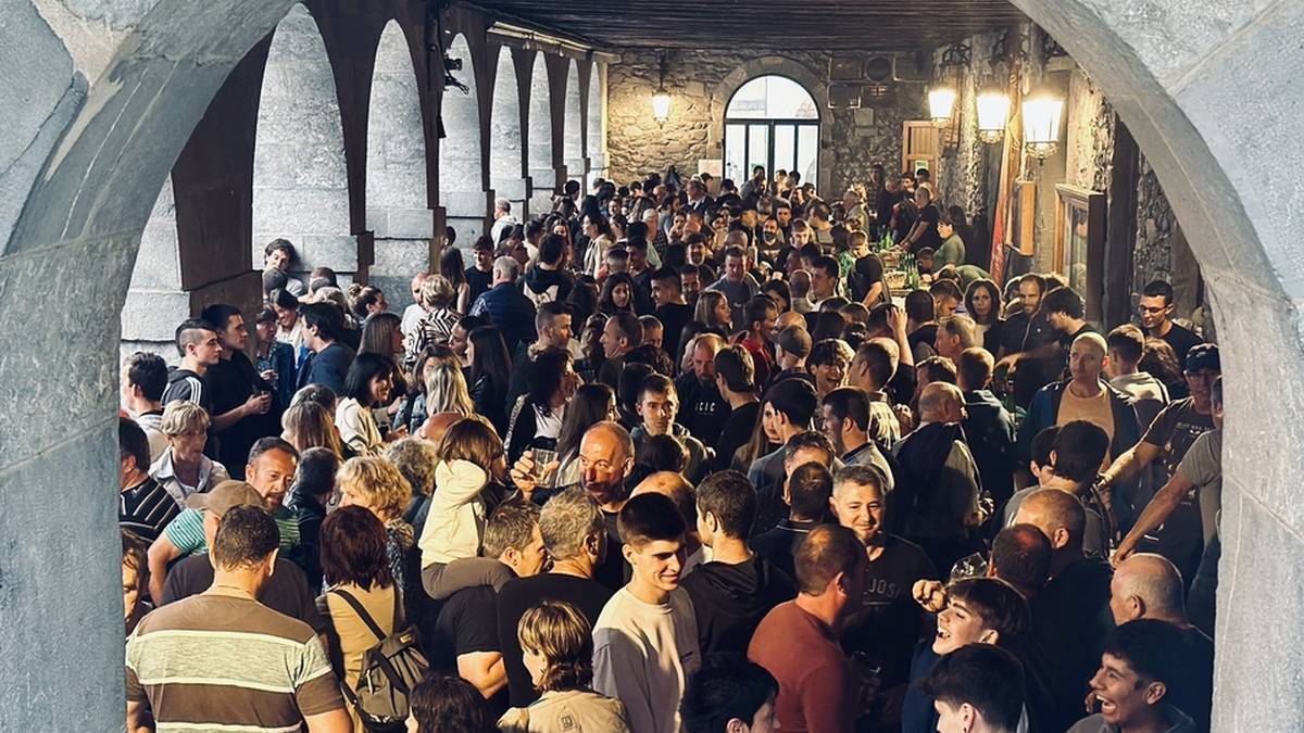 540 sagardozale inguru bildu dira Leitzako Sagardo Egunean