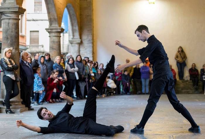 Arte eszenikoak eta musikalak ekoizteko 14 enpresa eta profesional lagunduko ditu Kultura Departamentuak 292.000 eurorekin