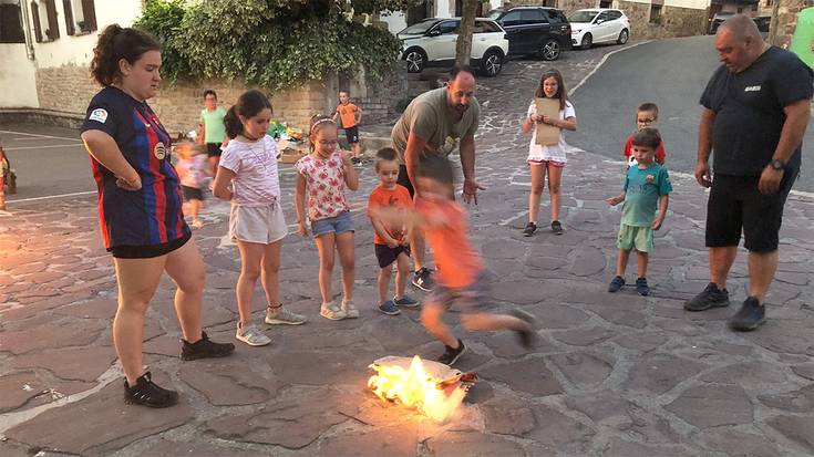 Suaren gainean salto eginez sarnak kanporatzeko aukera izan zuten urroztarrek ekainaren 23an