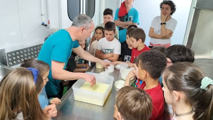 400 ikasle eta irakasle baino gehiagok parte hartu dute Lurretik Ikasiz ekimenean