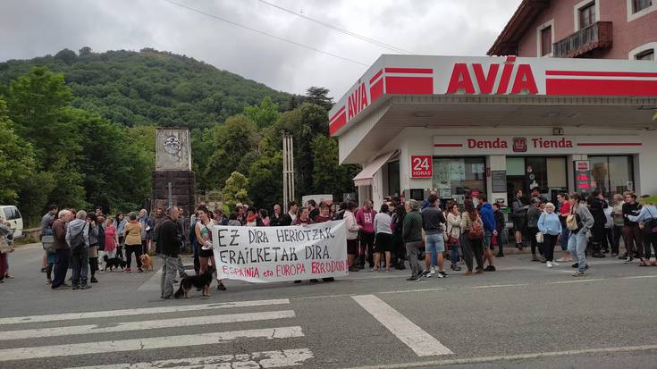 Elkarretaratzea Oronoz-Mugairin «Europako mugetako sarraskiak» salatzeko