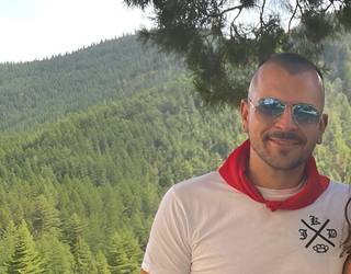 «Barruak momentuan eskatzen didanari kantatzea gustatzen zait»