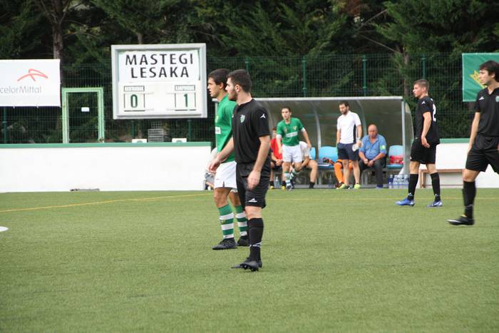 Beti Gazteko futbol talde nagusiak urteko lehen partida jokatuko du igandean Mastegin