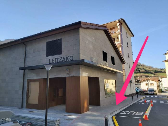 Leitzatik Donostiarako bidea egiten duen autobusak Lopeneko biribilgunean izanen du geltokia martxoaren 17ra arte