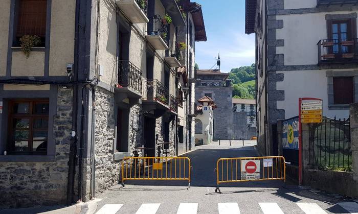 Terrazei tokia egiteko Elbarren kaleko zati bat oinezkoentzat egitea erabaki du Leitzako Udalak
