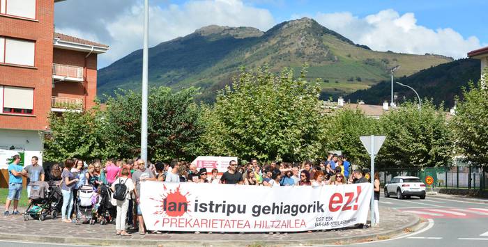 Berako istripuan hildako gaztearen aldeko elkarretaratzeak egin dituzte Donezteben eta Beran