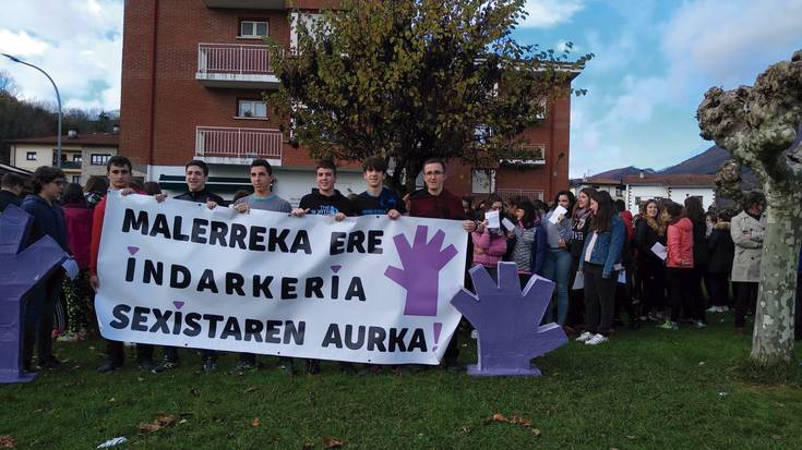 Azaroaren 25aren bueltan hainbat ekitaldi izanen dituzte Donezteben ere