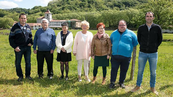 Urdazubiko Geroa Baik taldeko argazkia atera du