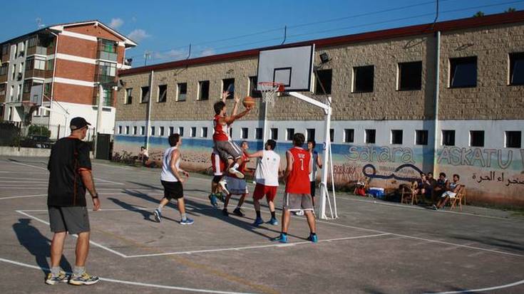 Larunbatean 3x3 Saskibaloi txapelketa solidarioak jokatuko dira Beran