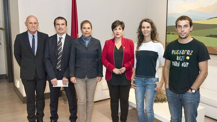 Nafarroako Gobernuak harrera egin die Nafarroa Oinezeko antolatzaileei