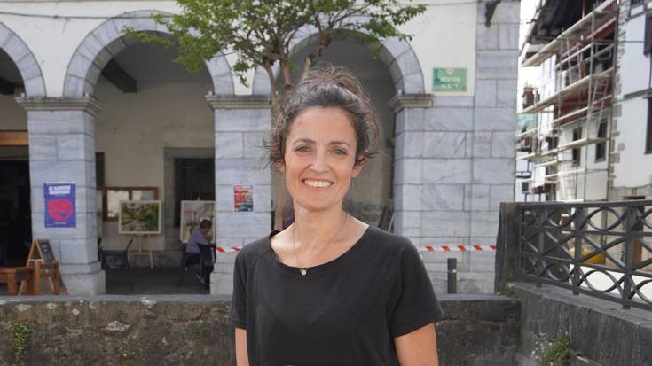 'Sortze berri bat. Indarkeria obstetrikorik gabea' liburua kaleratu du Estitxu Fernandez lesakarrak