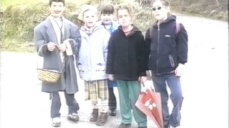 Igantziko inauteriak 2003: haurrak zingar arraultze eskean ortzegun gizen egunean