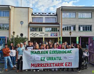 [ARGAZKIAK] Ikasleen eskubideen aldeko elkarretaratzeak egin dituzte Bortzirietako eskola publikoetan