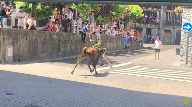 [ARGAZKIAK] Betizuak Lesakako Plaza Zaharrean
