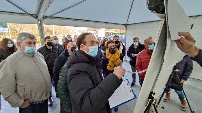 Oronoz-Mugairitik Sunbillara N-121-A errepidea 2+1 bide bihurtzeko lanak gaur hasi dituzte