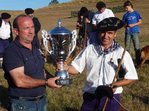Antonio Alustizak eta 'Ttiki'k irabazi dute Oñatiko Nazioarteko Artzain txakur txapelketa