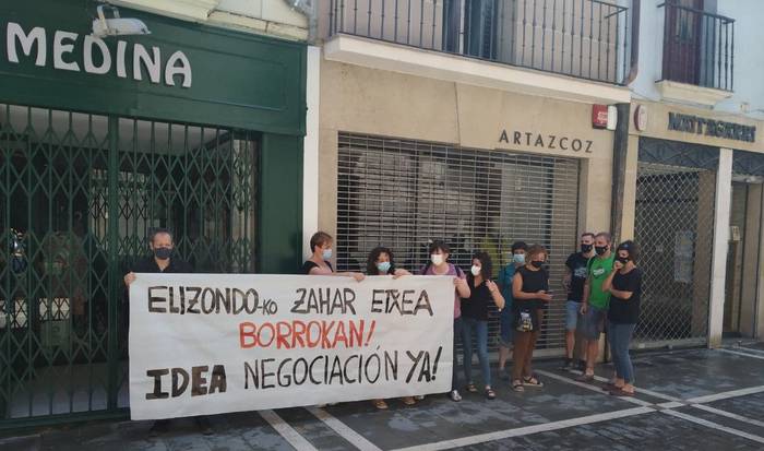Elizondoko zahar etxeko langileek Iruñera eraman dute protesta