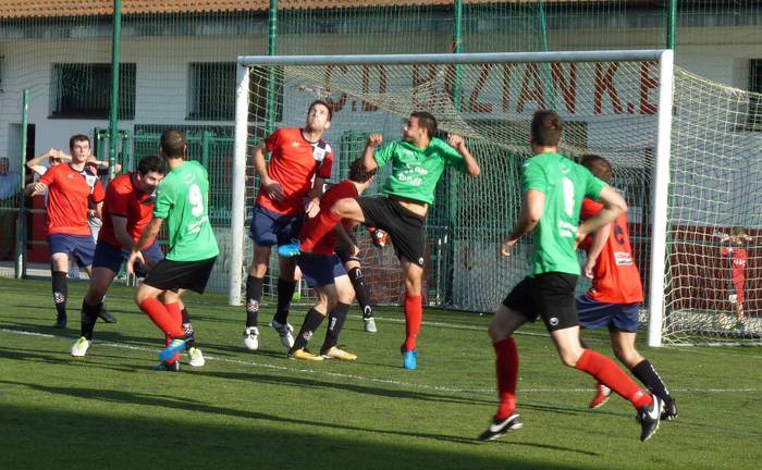 Garaipenarekin ekin dio Baztan Futbol taldeak maila eta denboraldi berriari