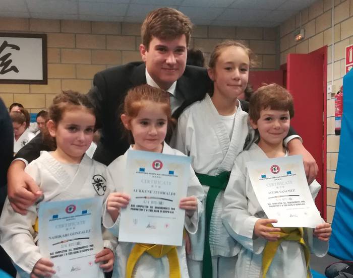 Sunbillako kenpo kai jokalariek gerrikoa aldatu dute