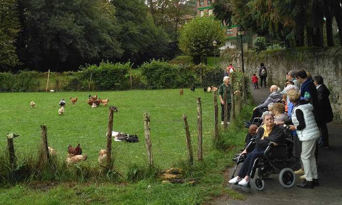 Elkarrizan elkarteak boluntarioak behar ditu