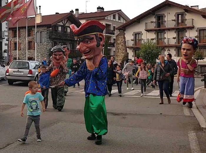 Leitzako erraldoi eta buruhaundien konpartsako kide egiteko gonbidapena zabaldu dute