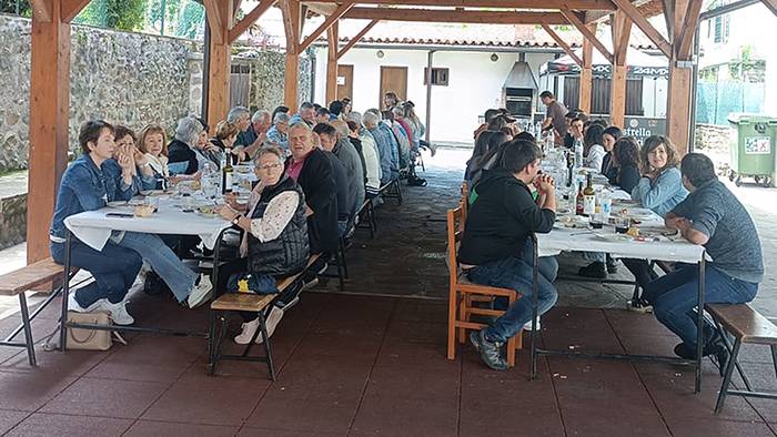 70 lagun bildu dira Narbarteko Sagardoaren Egunean