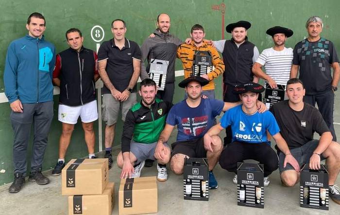Pilota txapelketak, plater tiroketa eta dantzak ere izan zituzten Igantzin besta aitzineko asteburuan