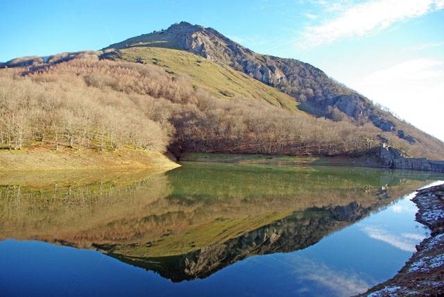 Mendaurko Arritzulegiko urtegirako pista itxi dute Iturenen berritze lanak direla eta