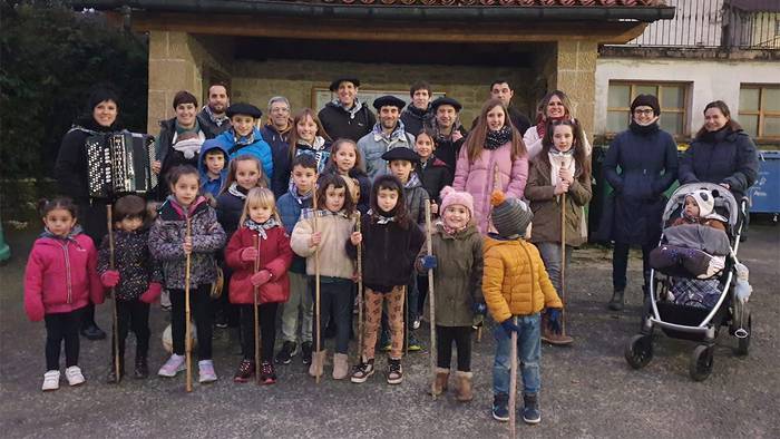 Kopla kantari atera dira aresoarrak Santa Ageda bezperan