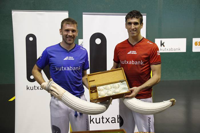 Urrizak eta Endikak ezaugarri desberdinetako materiala aukeratu dute final handirako