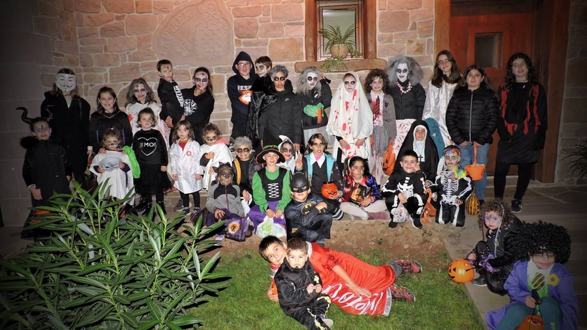 Arraiozen ere Gau Beltza bikain ospatu dute