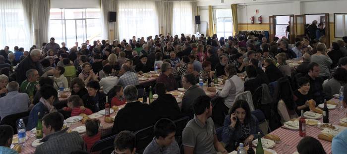 Apirilaren 15ean kantu bazkaria antolatu du Leitzako  Aurrera Dantza Taldeak
