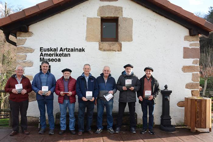 Euskal Artzainen Museoaren urteurrena liburu berri batekin ospatu dute Elgorriagan