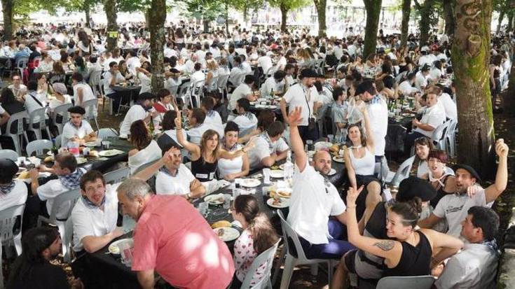 Uztailaren 17an salduko dituzte Baztandarren Biltzarrako bazkariko txartelak