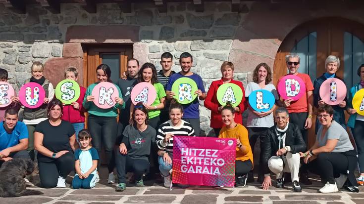 Euskaraldiko herri argazkia egin dute Gartzainen