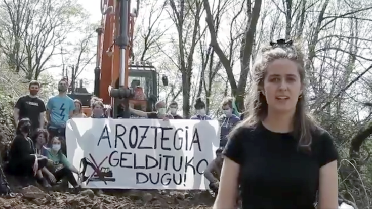 Aroztegiko obrak gelditzera sartu da gaur ekintzaile talde bat