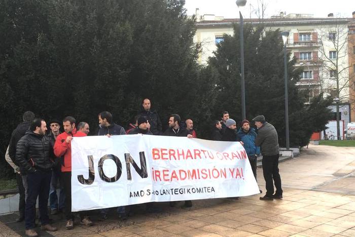 Legasako Arcelorreko langileek Lan Departamentuan egin duten protesta Iruñean